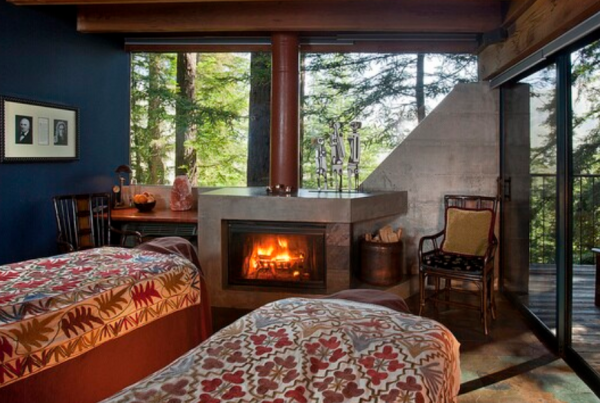 Kamar dengan perapian mewah dan nyaman